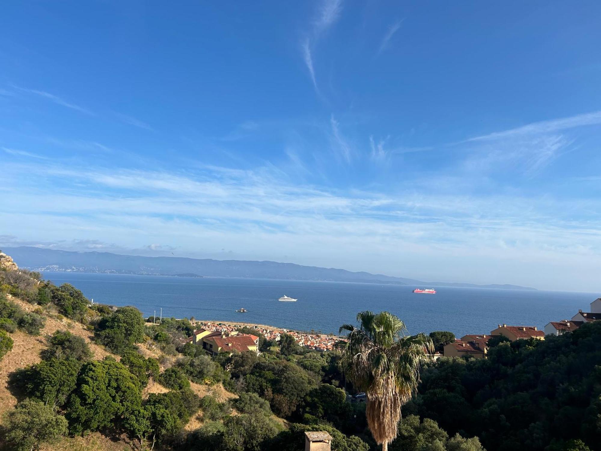 Appartement Duplex avec vue panoramique sur golfe d'Ajaccio à Ajaccio  Extérieur photo